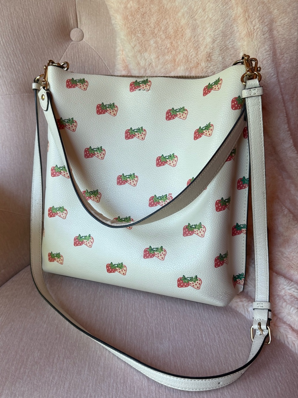 🍓Coach Mollie Bucket Bag with Strawberry Print Cream Pink Leather Shoulder EUC